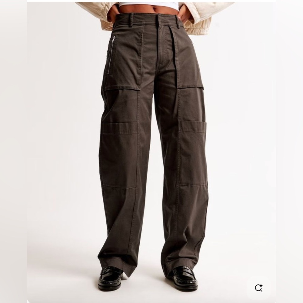 Abercrombie Mid Rise Barrel Utility Pant
